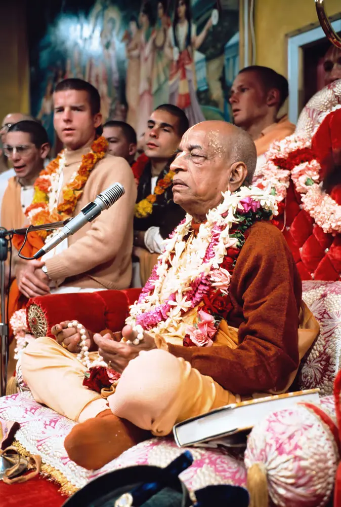 Prabhupada Chanting on Initiates Beads at Initiation at New Dwarka - Los Angeles Temple