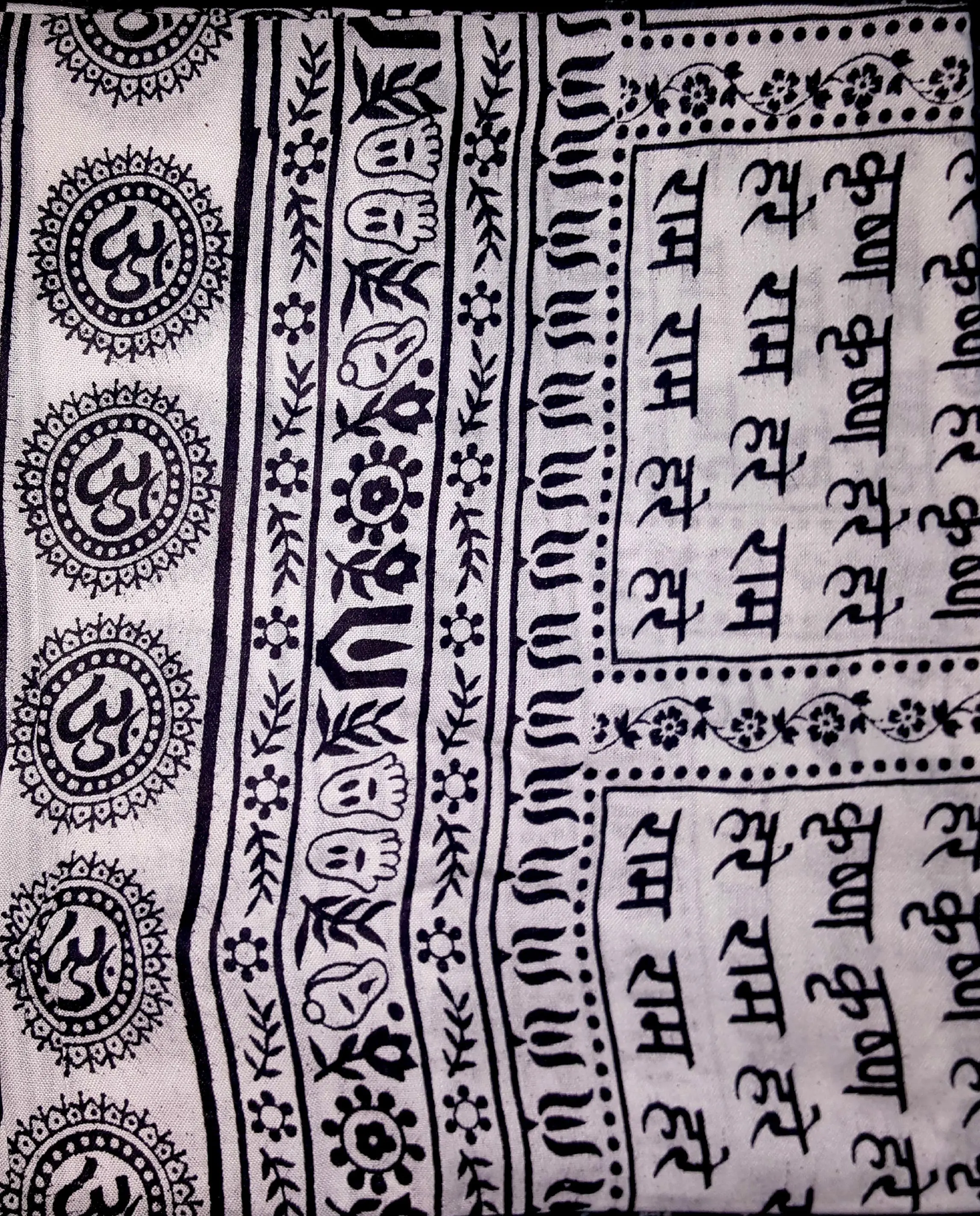 Harinam Chadar Jute with Gold Border (32x65\")